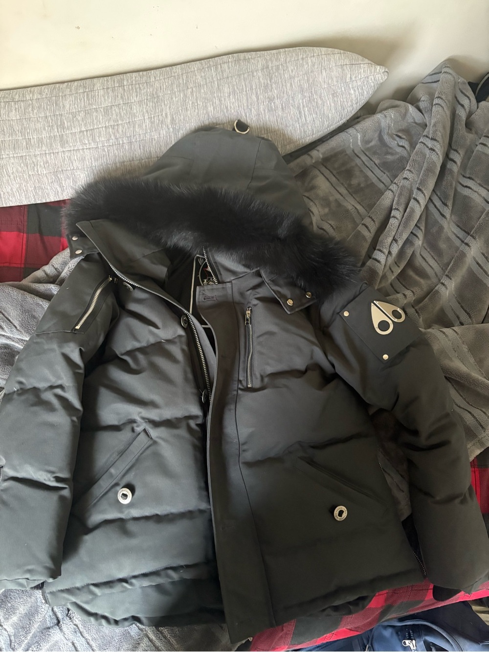 Moose knuckles coat grey w black fur